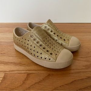 Native Kid’s Shoes Jefferson Bling Child Rock Salt Bling Gold Glitter C5